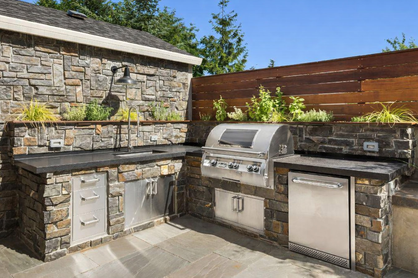 Outdoor kitchen masonry